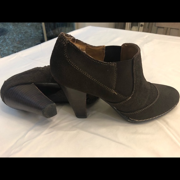 Sofft brown suede booties - Picture 5 of 8